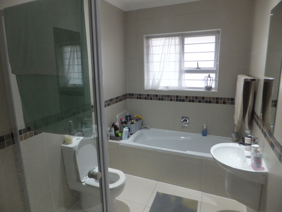 To Let 3 Bedroom Property for Rent in Sunningdale Western Cape